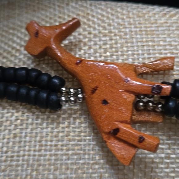 Vintage Necklace. Black Wooden Beads, Safari Animals. Excellent Condition. - Picture 8 of 10